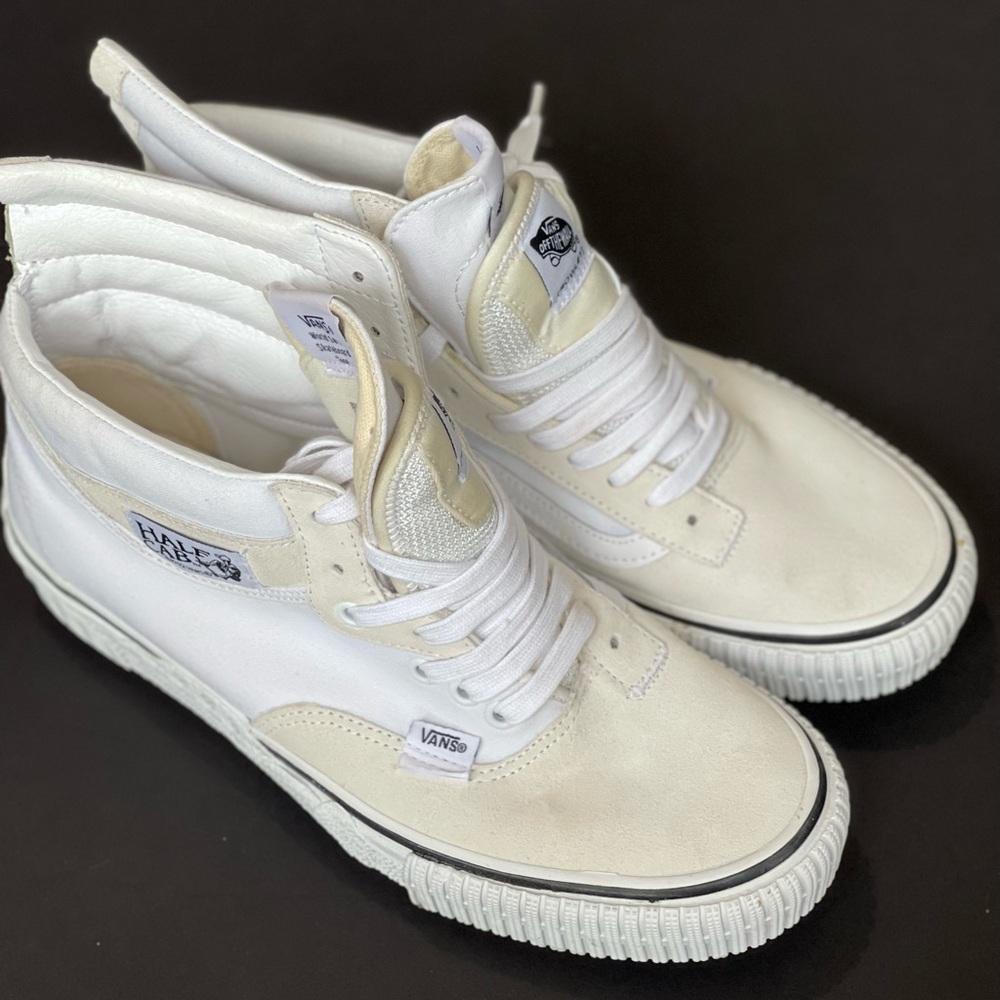 Vans Off The Wall White High-Top Sneakers. Like New. Material Suede. - Picture 2 of 12
